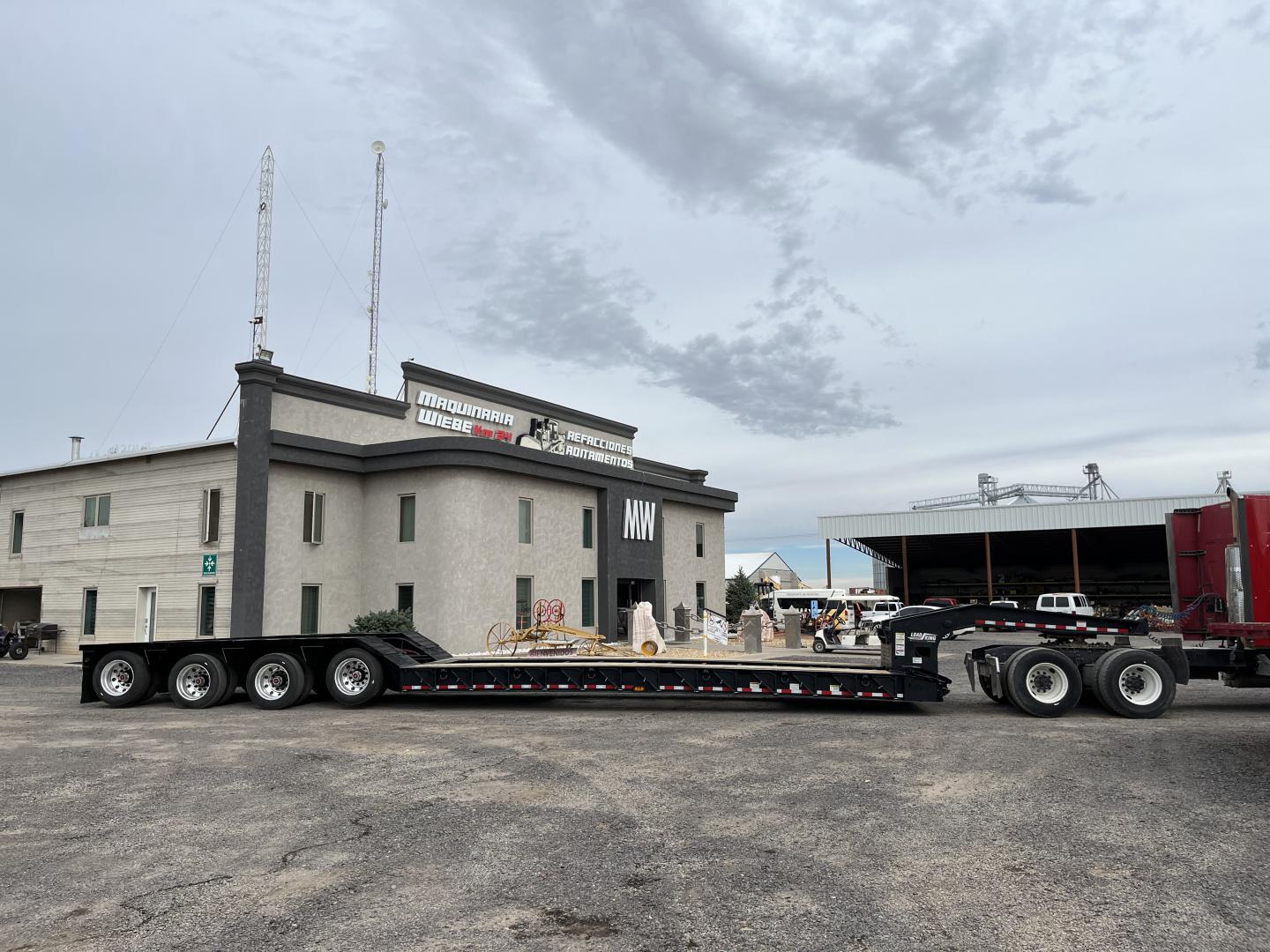 ./imagenes/INVOICE/2019/16959/LOW BOY LOAD KING 554SS (1).JPG